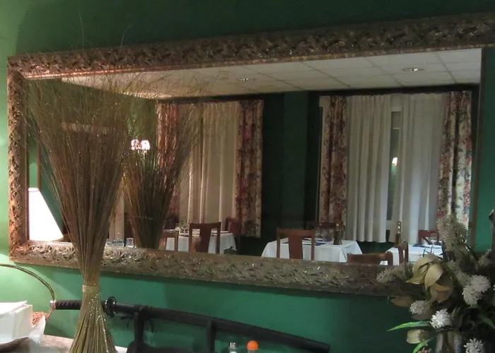 德乌特里拉斯别墅酒店 3* Utrillas