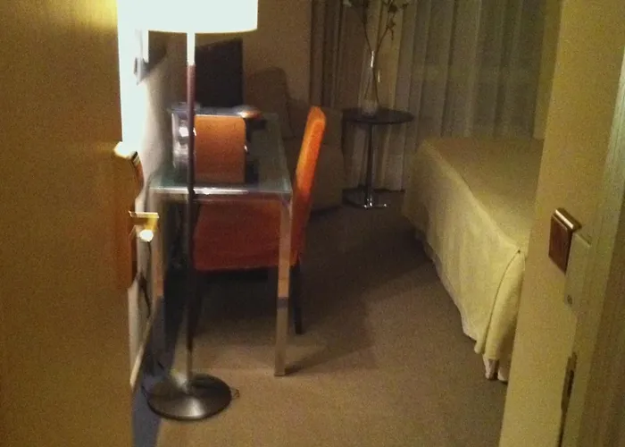 德乌特里拉斯别墅酒店 3* Utrillas